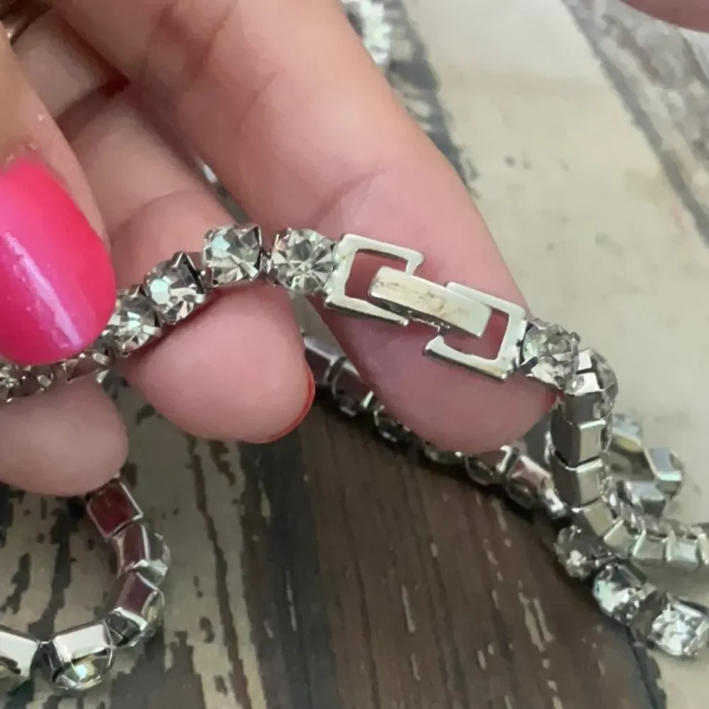 *So Marilyn* Gorgeous Costume Tennis Necklace Approx 24” Long